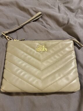 Steve Madden Green Clutch Coin Bag Purse Chevron Quilted Wristlet